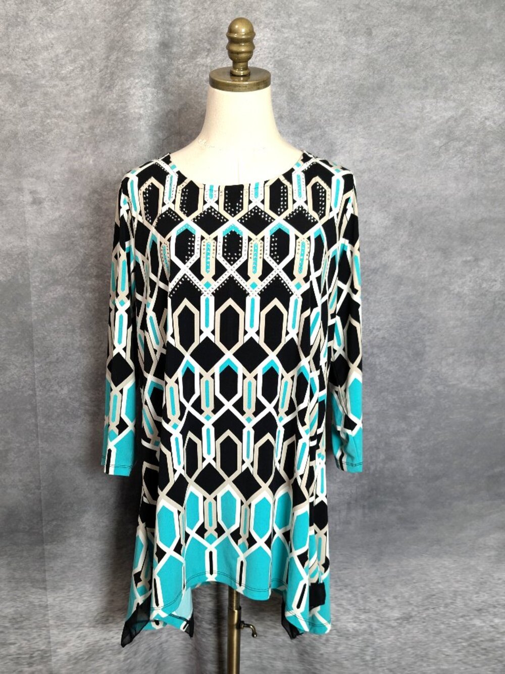 JM Collection Geometric Lattice Rhinestones Tunic 1X Teal Black SharkBite Hem